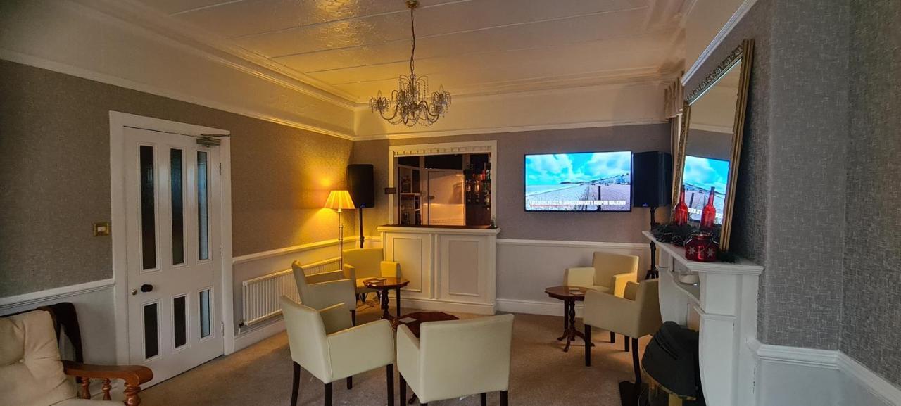 Sunnycroft Private Hotel Llandudno Exterior photo